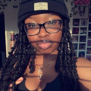 Meet your Posher, Crystal